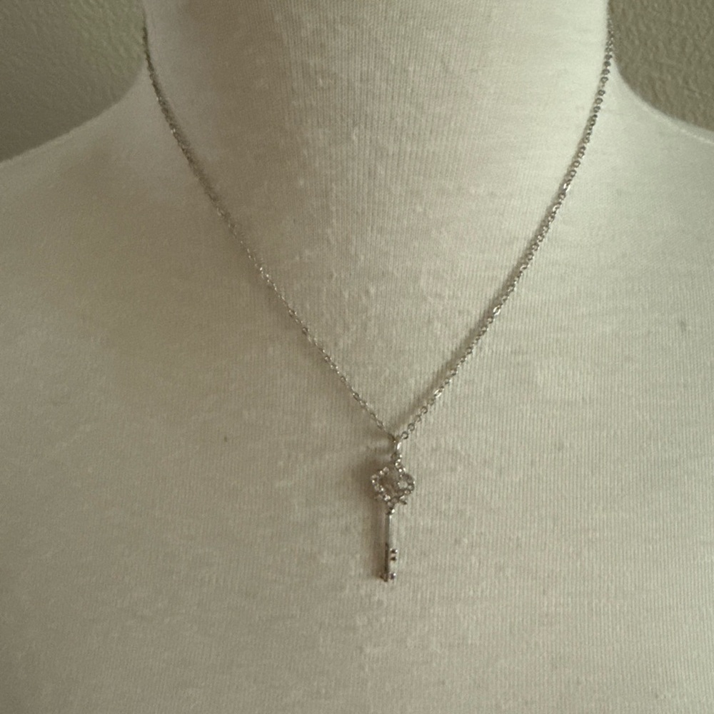 Key Pendant Necklace 18” Crystals Silver Chain